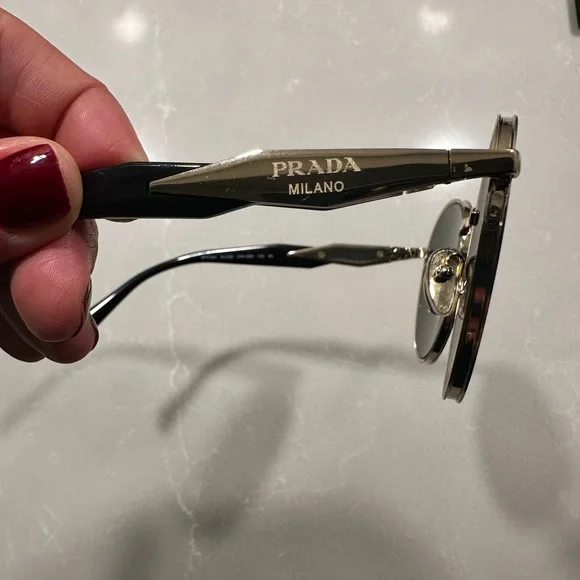 Prada sunglasses, current on Prada website - Picture 3 of 4